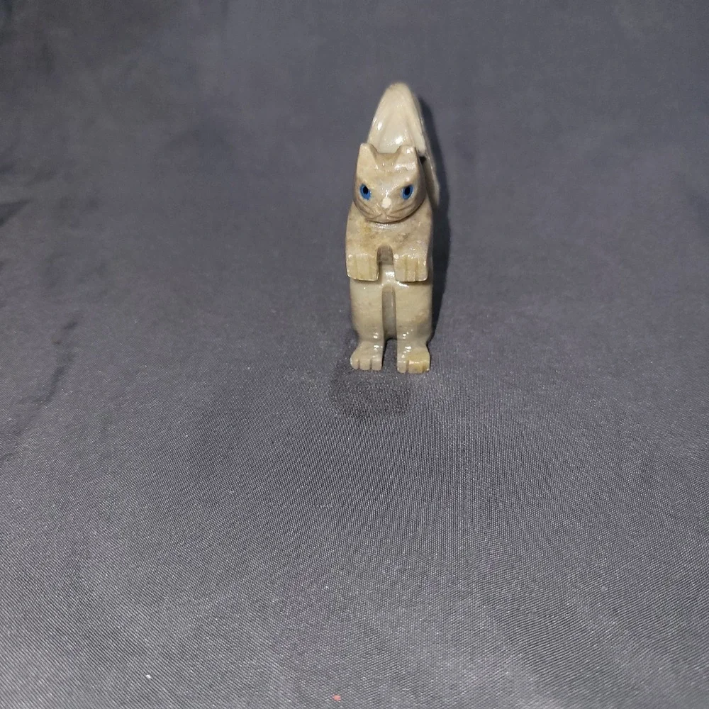 Vtg Hand Carved Brown Tan 2.5